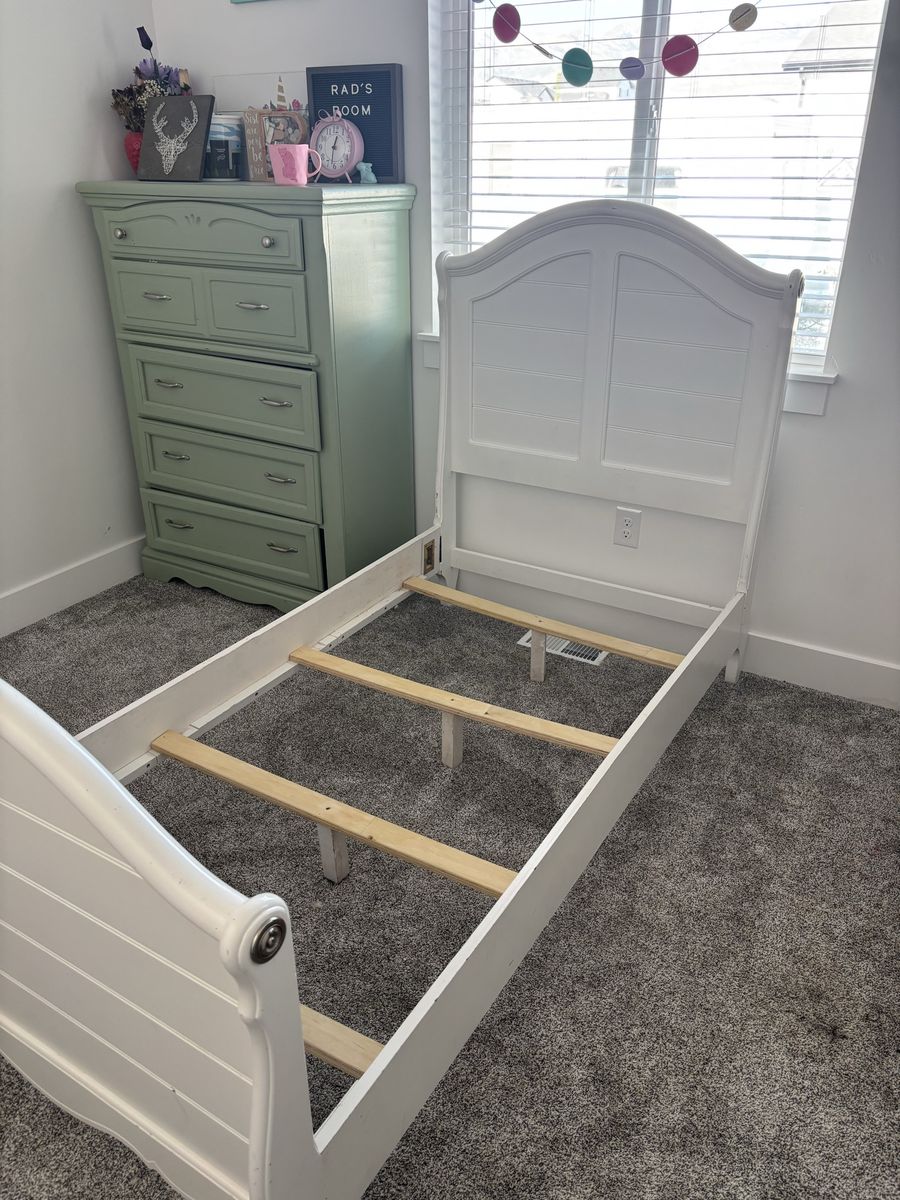 White Wooden Twin Bedframe