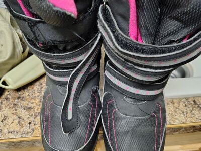 Girls winter boots size 3