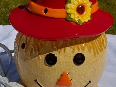 Scentsy Scarecrow Premium Warmer with Red Hat & Sunflower Accent - New in Box Fall Decor
