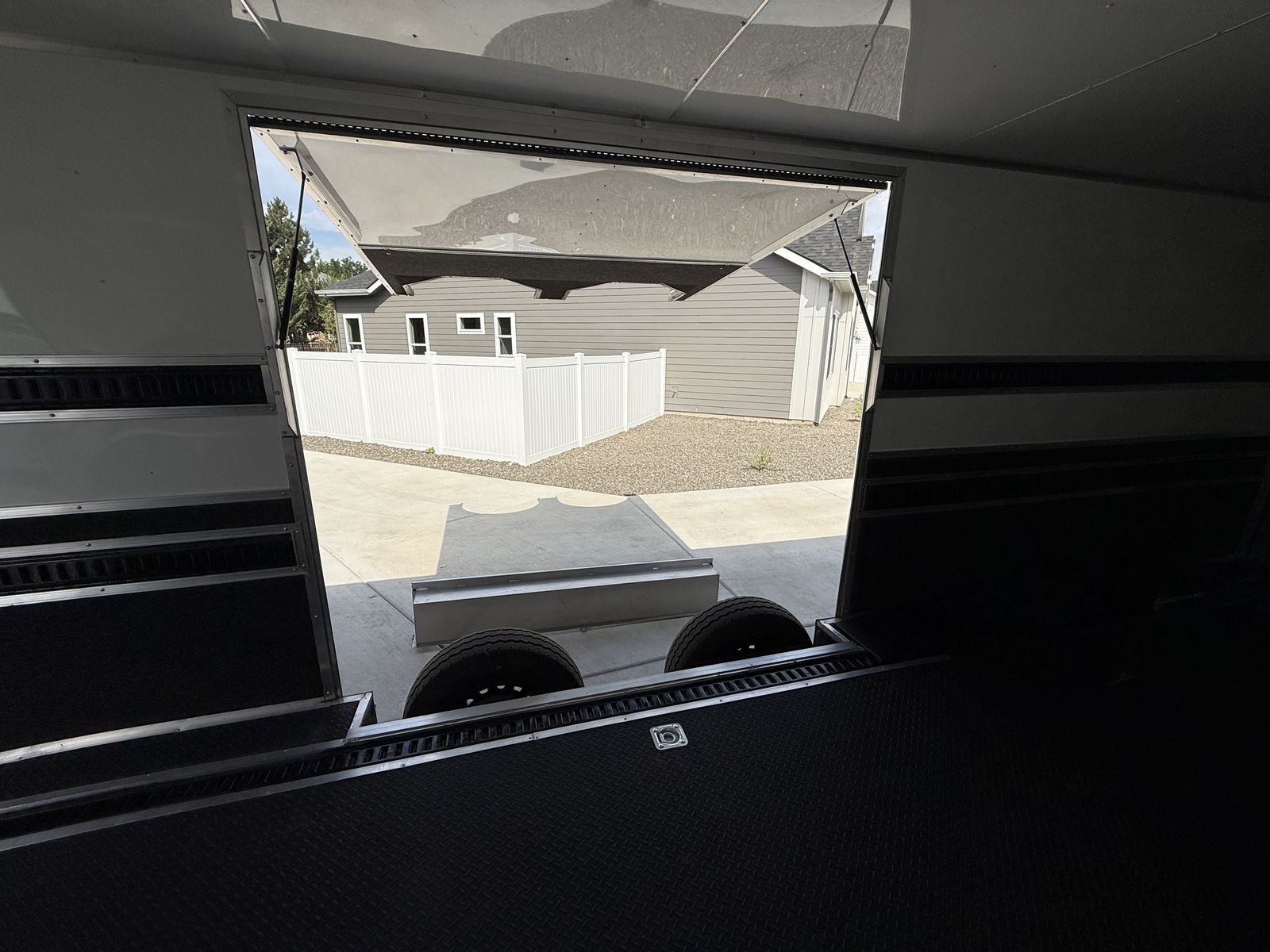 Main image 7