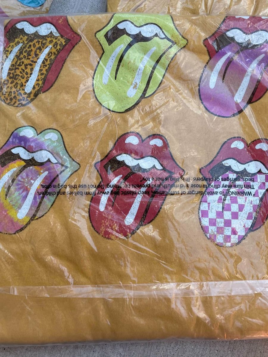 New The Rolling Stones lips logo   multi color, multi size(XS -XXL) 100% Cotton T-Shirts