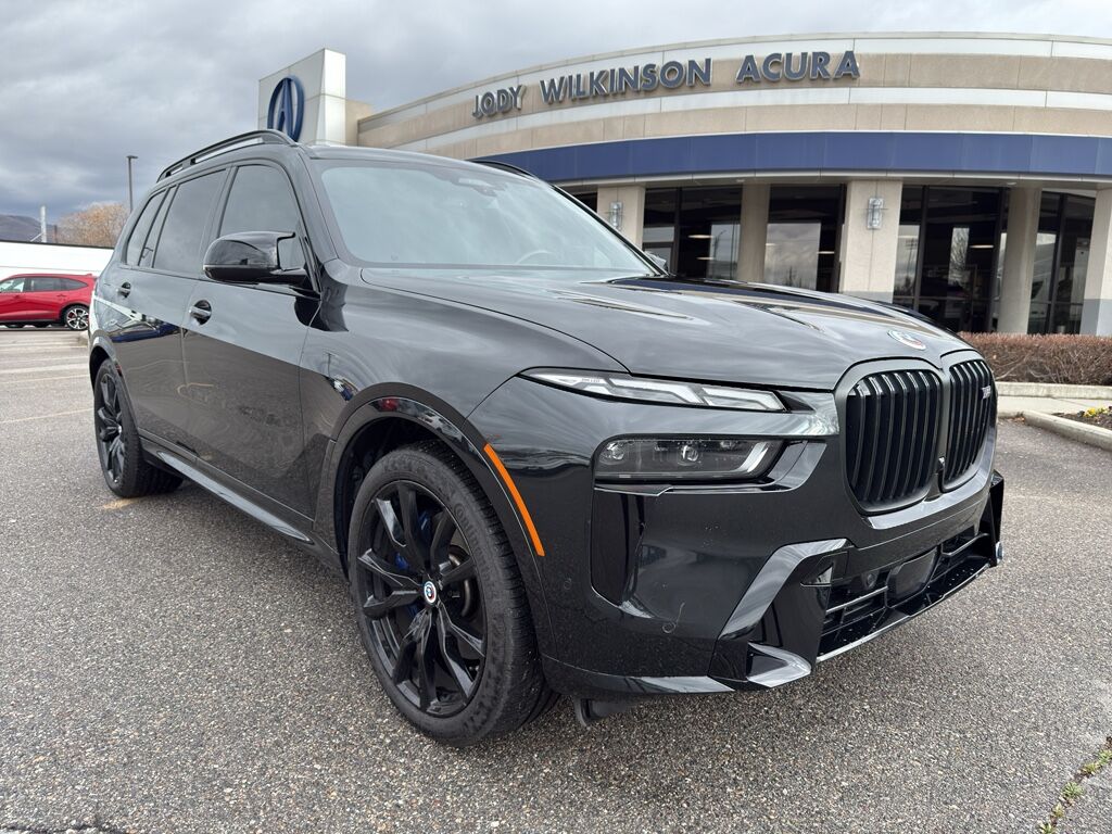 2023 BMW X7 M60i