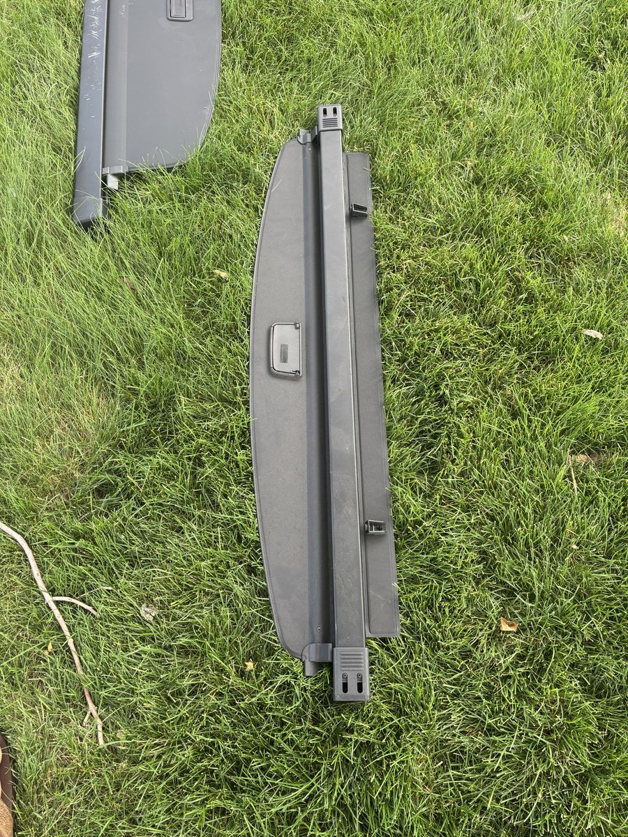 Land Rover Retractable Cargo Cover Security Shade Black Privacy Screen for SUV and an Audi Quattro