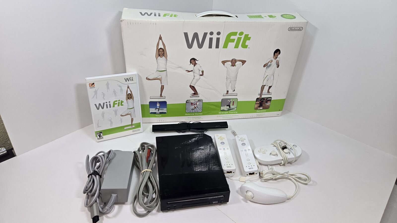 #22: NINTENDO Wii Console SYSTEM; Includes 4 Pre-installed Games; TESTED