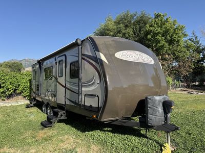 2014 Fun Finder Travel Trailer Spacious Bumper Pull RV with electric Awning and electric slide out