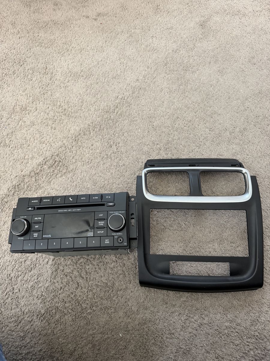 OEM Dodge Chrysler Jeep CD Radio Player RES w/ Bezel