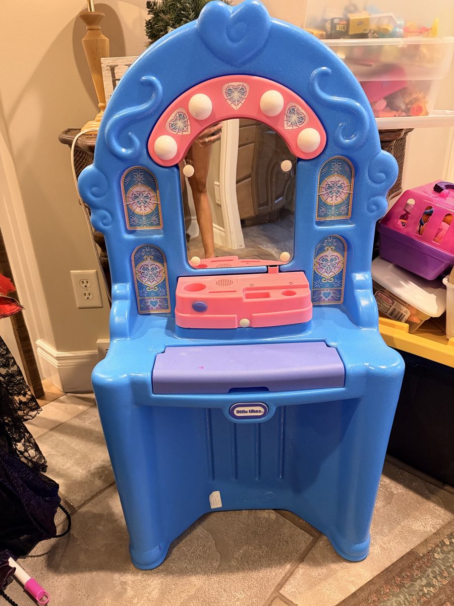 Little tykes play light up singing vanity