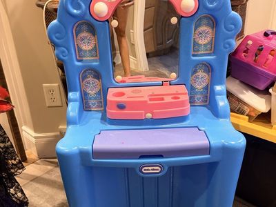Little tykes play light up singing vanity