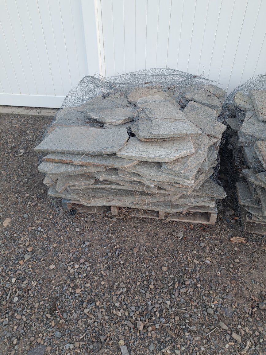 Natural Stone Flagstone Pallet - Irregular Shape, Earth Tones for Landscaping & Patios