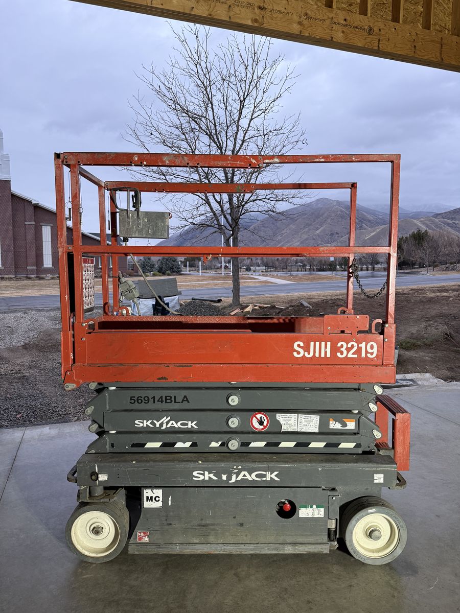 19 Ft Skyjack Scissor Lift For Rent
