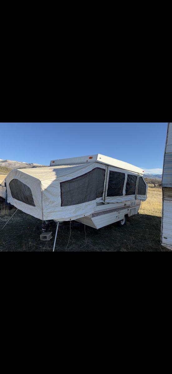 Palomino Filly Pop Up Tent Trailer