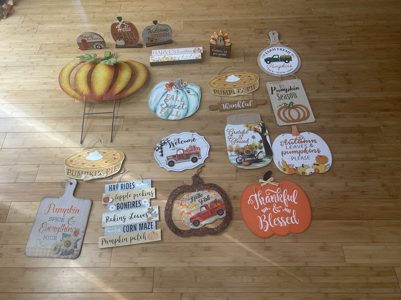 Lot of Thanksgiving artwork/accessories etc