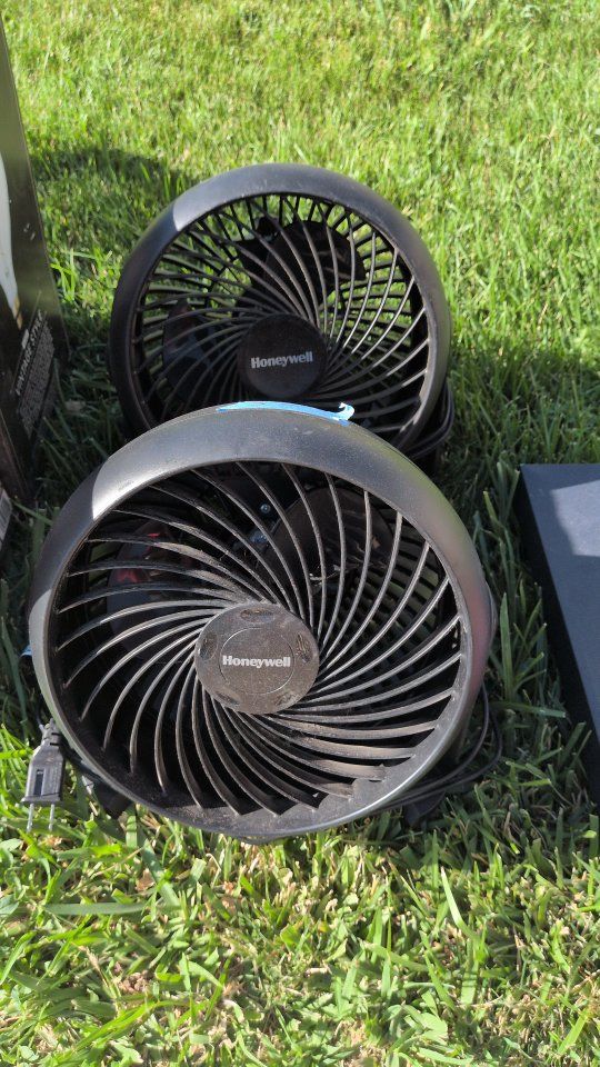 Honeywell TurboForce Small Room Air Circulator Fans, Black -. It's getting hot. You need these.