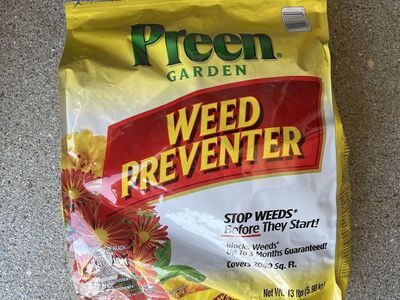 Preen Garden Weed Preventer 13 lb (5.90 kg) 3/4 full