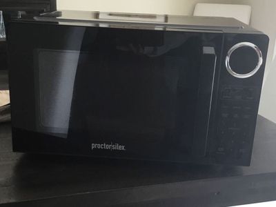 Like New 1400W Proctor & Silex Black Countertop Microwave
