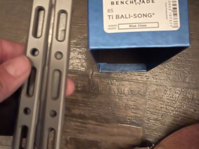 BenchMade 85 Ti Bali-Song