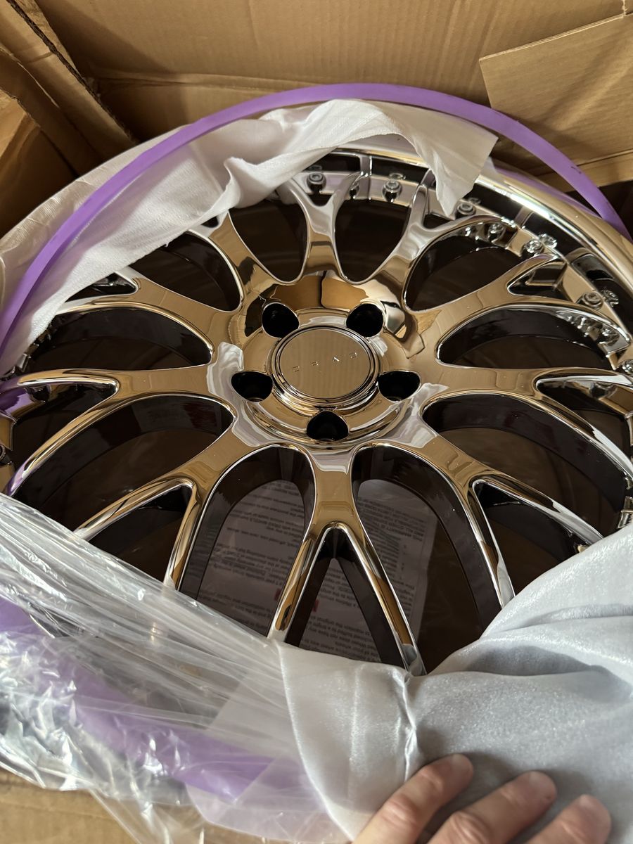 DRAG DR-75 Chrome Wheels - 20”x8.5”Rim, 5x114.3 Bolt Pattern with 38mm offset