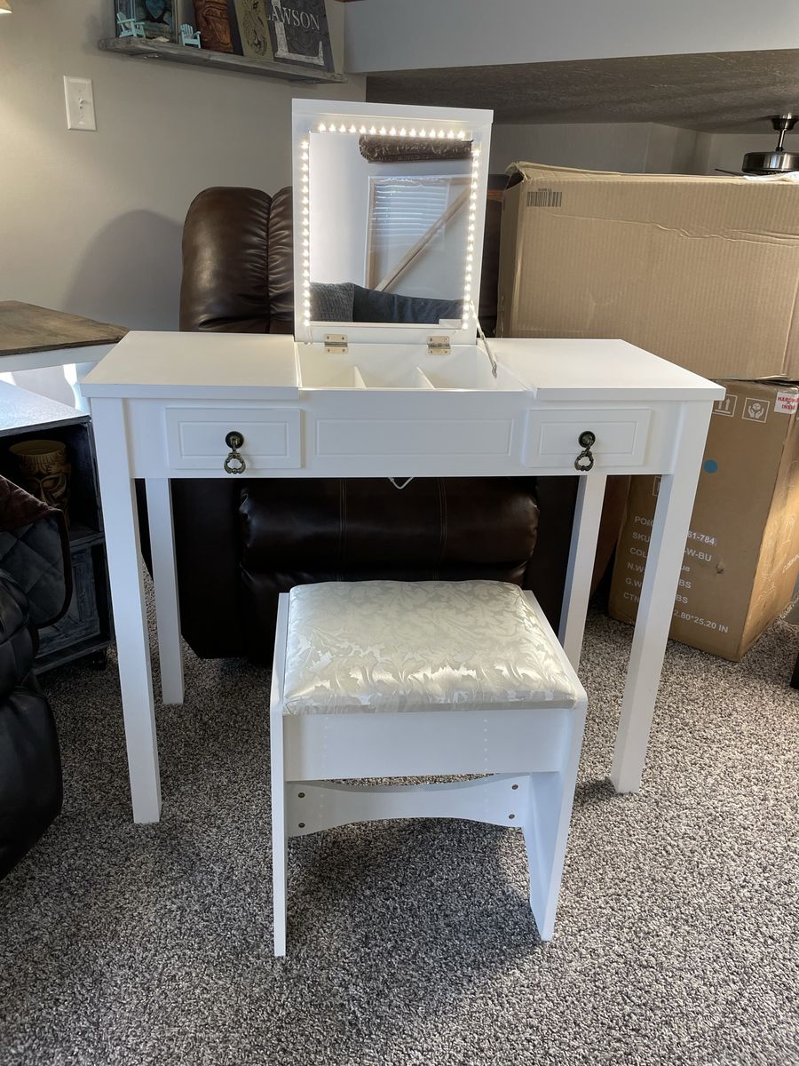 Vanity Dressing Table with Mirror