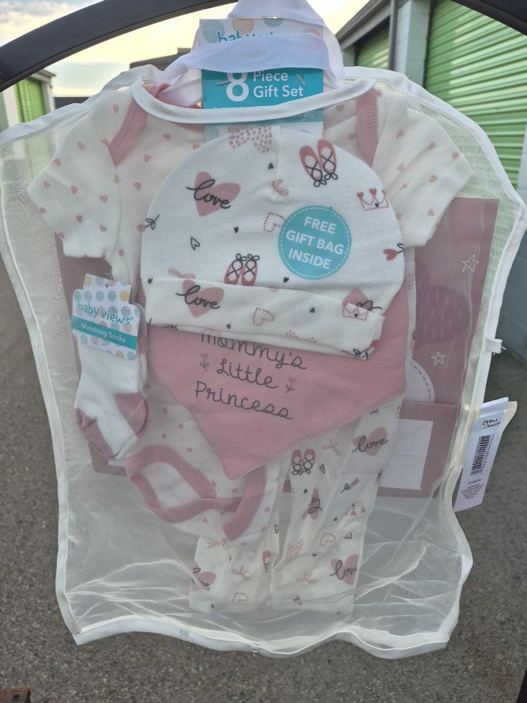 Baby Views 8-Piece "Mommy's Little Princess" Gift Set - Newborn Girl Clothes