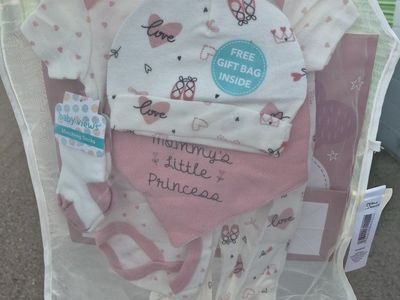 Baby Views 8-Piece "Mommy's Little Princess" Gift Set - Newborn Girl Clothes