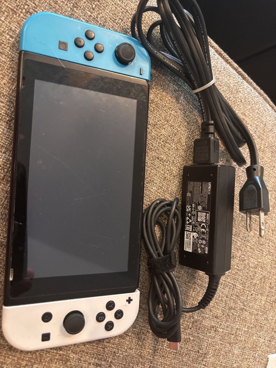 Nice Good Working Nintendo Switch W/cord
