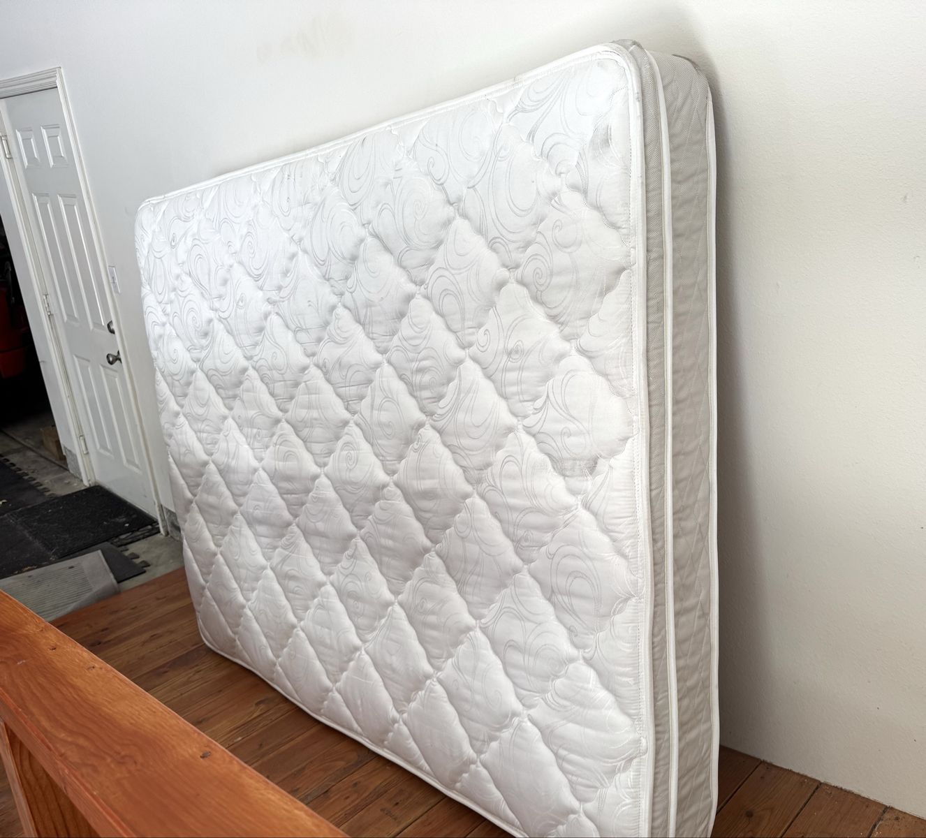 Queen Size Mattress-Very Clean!