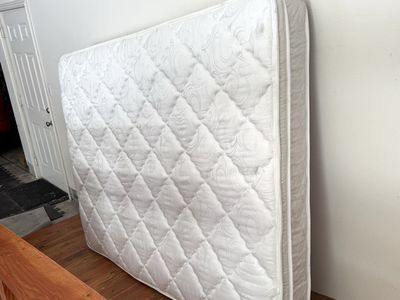Queen Size Mattress-Very Clean!