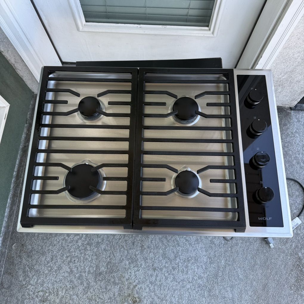 Like New- WOLF 30” Gas Cooktop -Year 2022