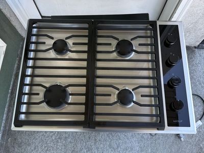 Like New- WOLF 30” Gas Cooktop -Year 2022