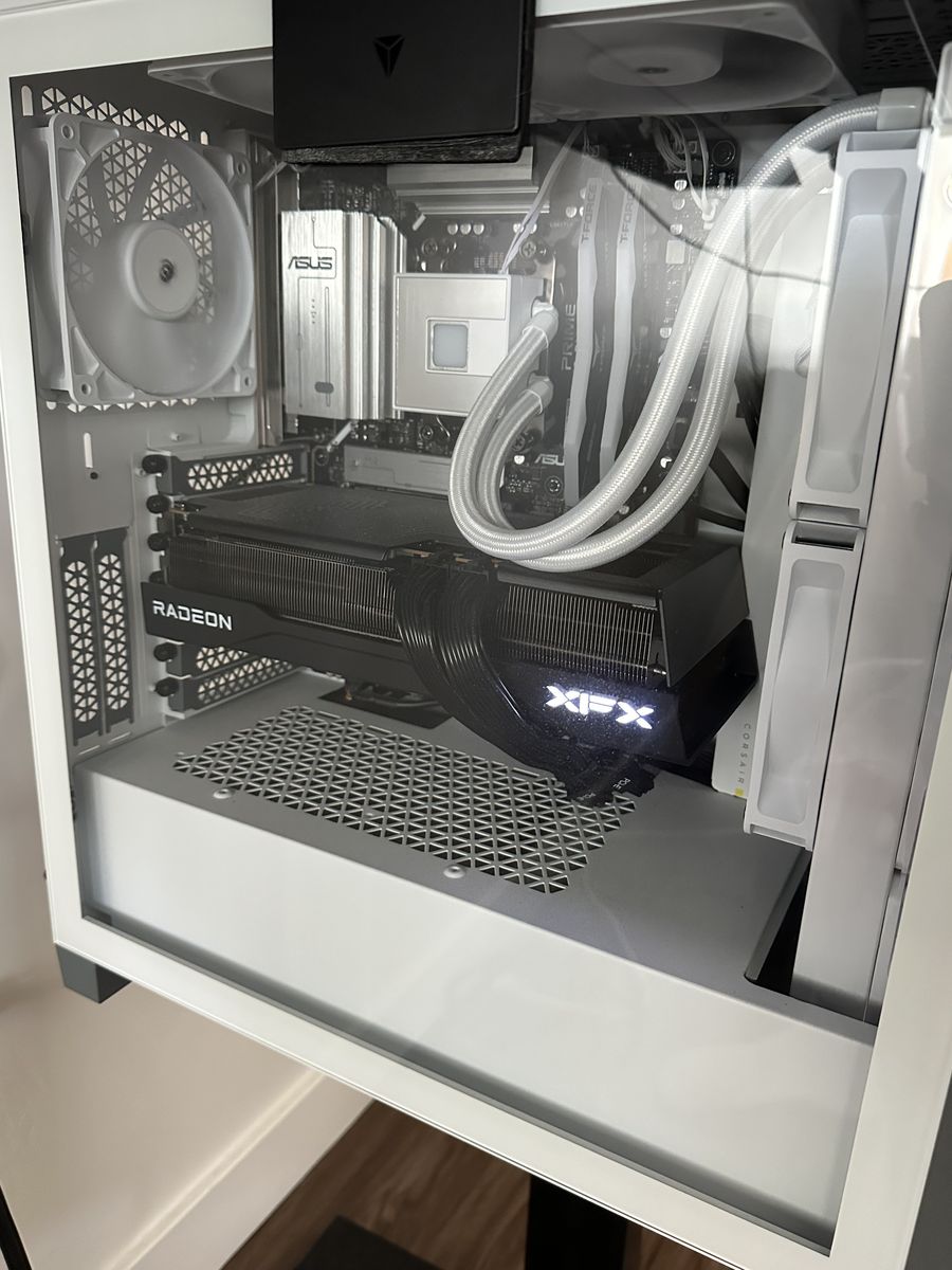 9070 XT Gaming PC