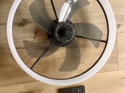 Ceiling Fan and Light with remote