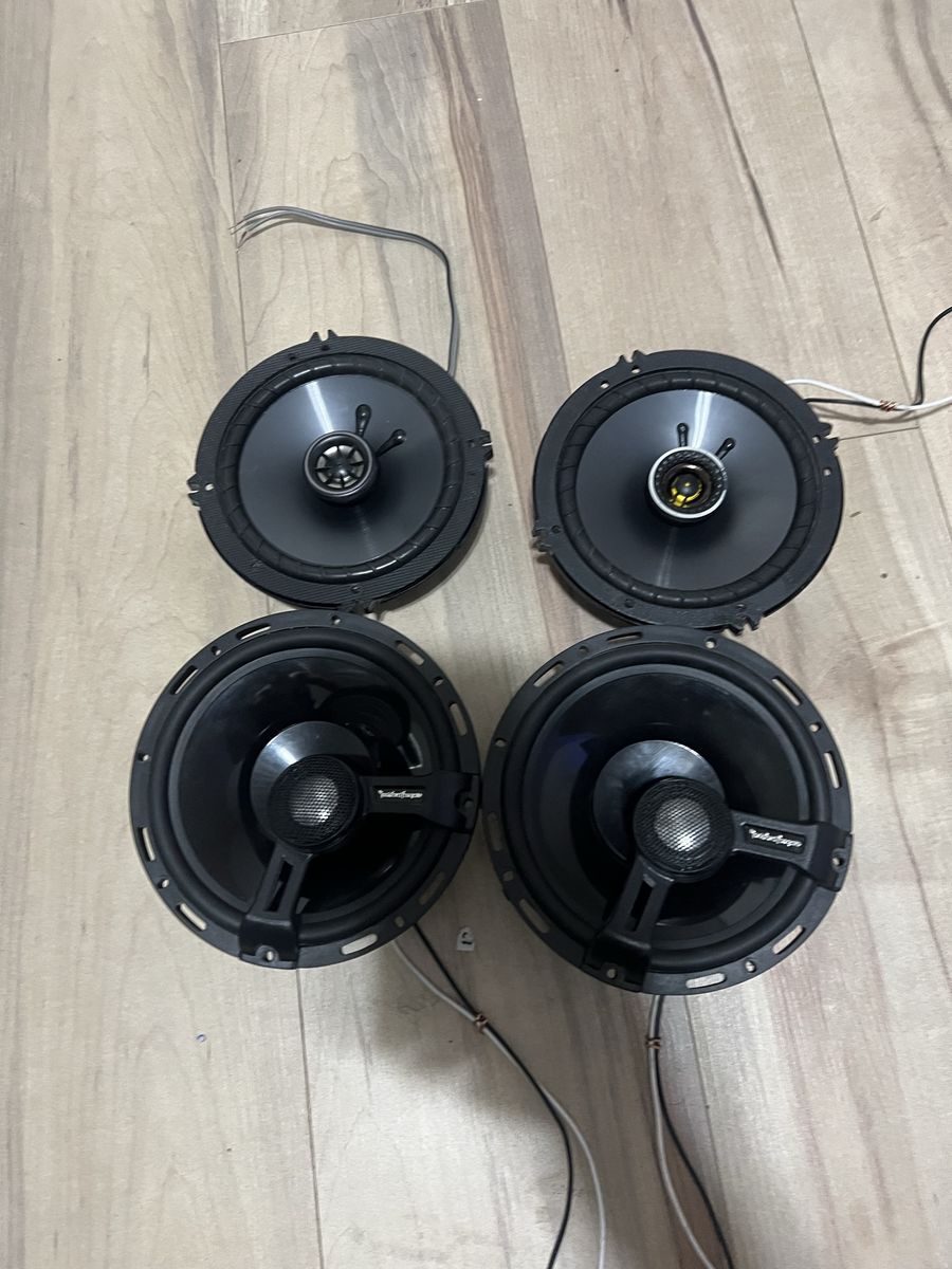 4 speakers 6.1/2    2 RokFord Fostage  and 2 kickers