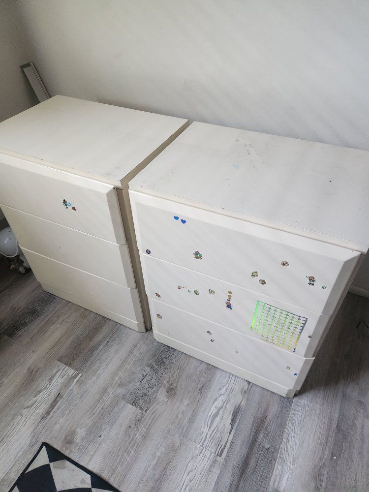 Pair of Vintage Lane Off-White 3-Drawer Nightstands / End Tables