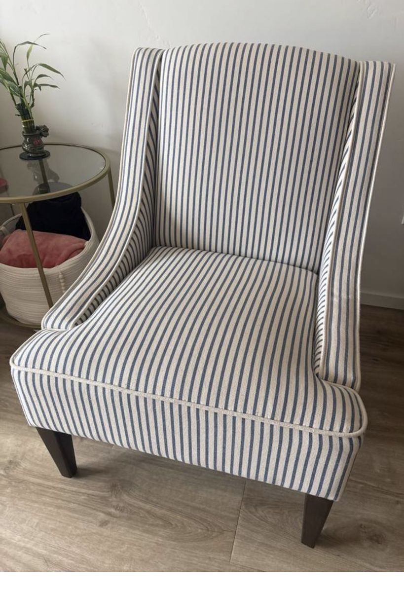 Accent Chair 