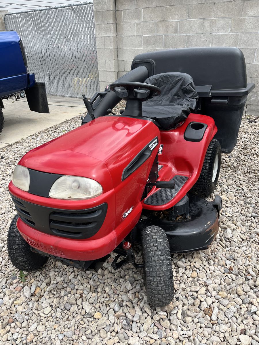Craftsman LT3000 Riding Lawn Mower