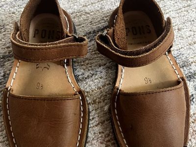 PONS kid sandals size 9.5