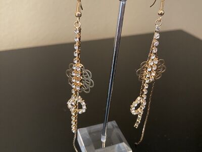 NEW - Gorgeous Gold With Crystal Rhinestone and Delicate Pendant Earrings - Really Catches Light - C PIX