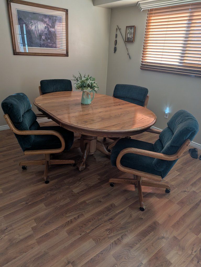 Oak table with 4 chairs.
