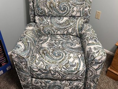 NEED GONE ASAP - Paisley Pattern Lean-Back Recliner