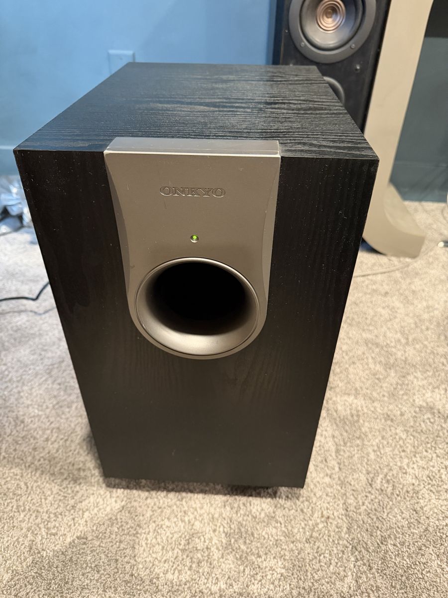 Onkyo SKW-550 powered home theater subwoofer