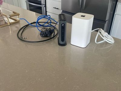 High-Speed Internet Kit: Motorola MB7220 Modem & Apple AirPort Extreme