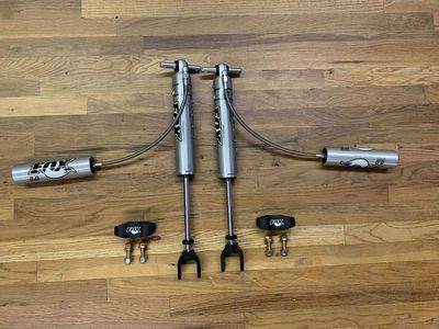 FOX Shocks 2.0 Smooth Body Reservoir FRONT Shock Kit 4-6" Lift 2011-2019 CHEVROLET SILVERADO & GMC SIERRA 2500 3500 980-24-966