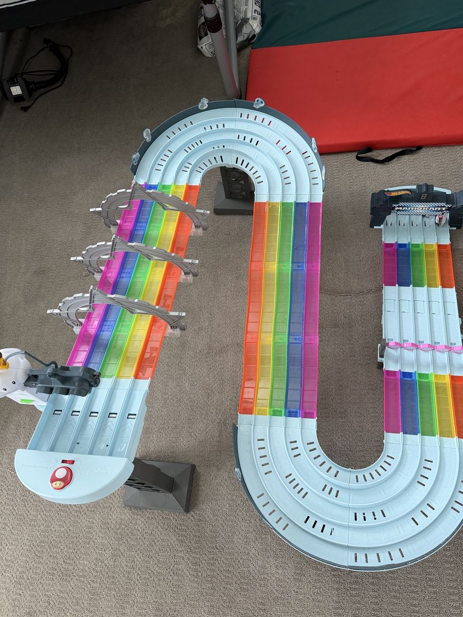 Hot wheels Mario kart circuit track + all 5