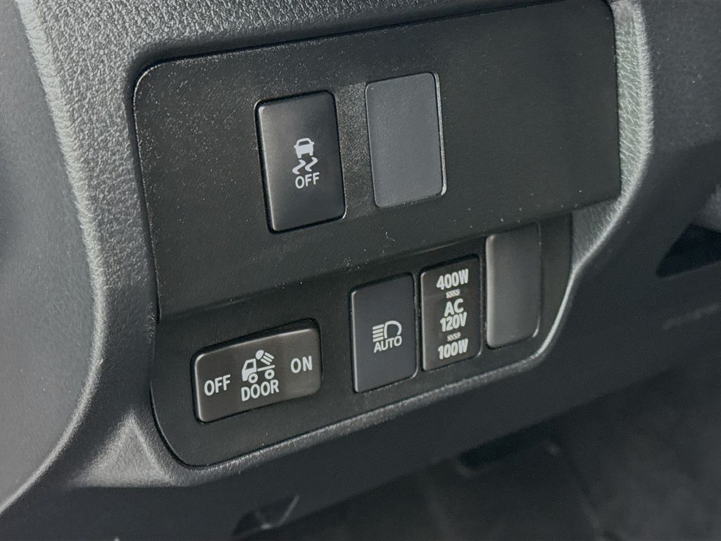 Main image 10