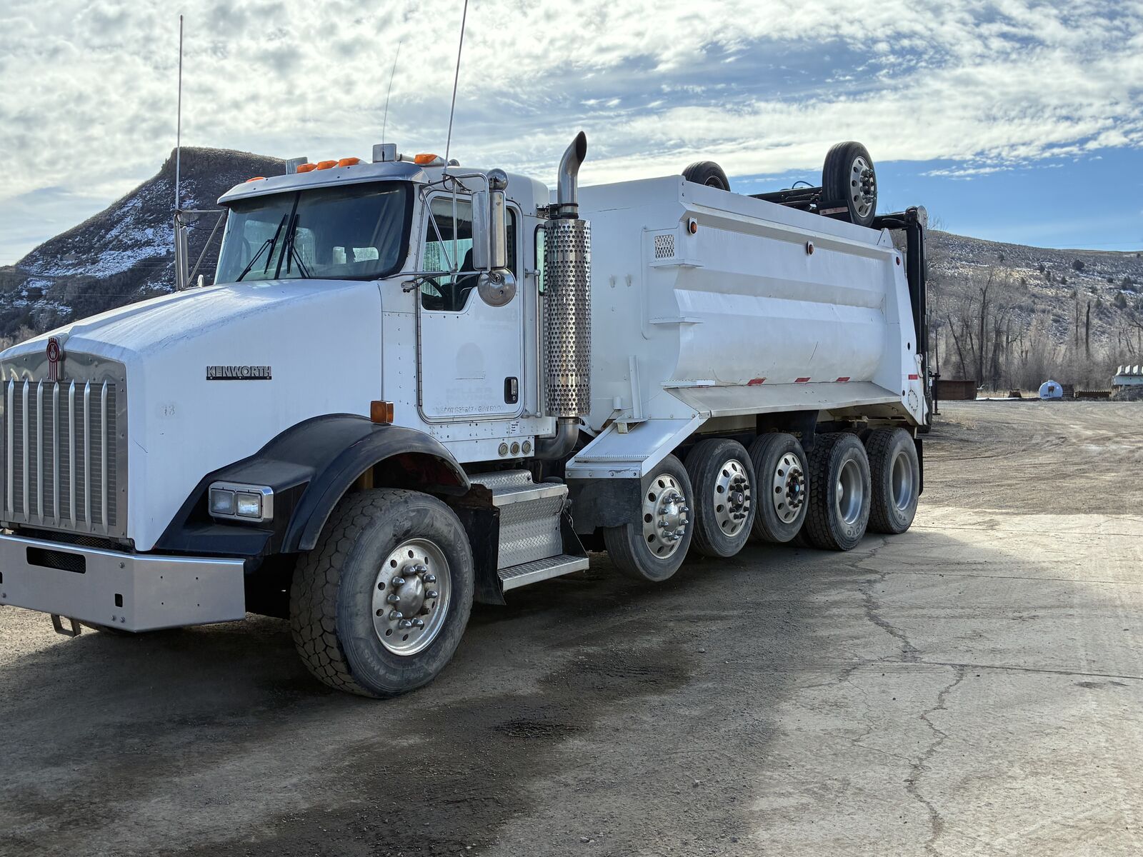 2007 Strong Arm Truck