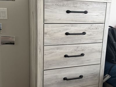 5-Drawer Light Gray Oak Finish Tall Dresser Chest with Black Handles