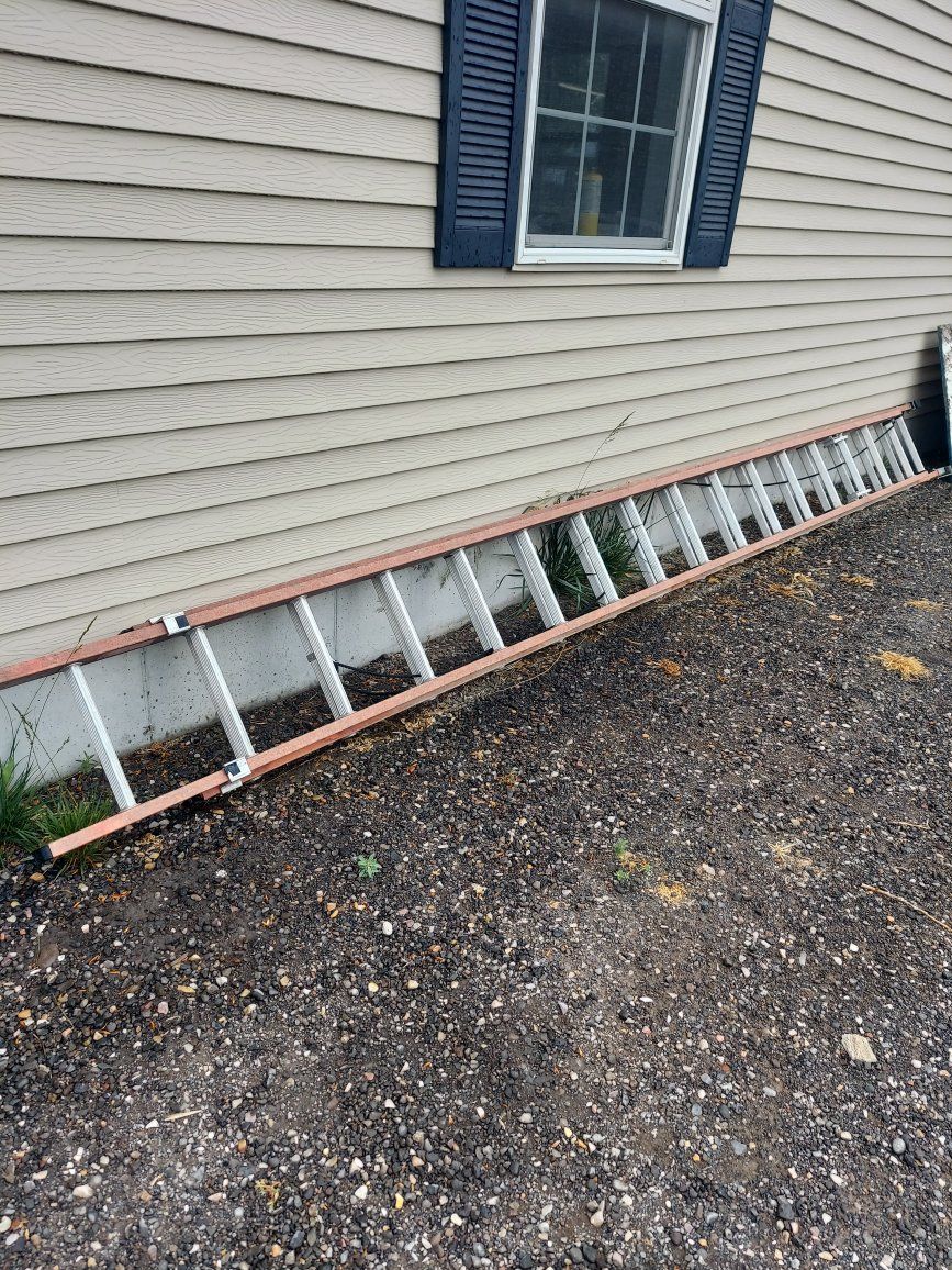 32 ft Werner fiberglass extension ladder
