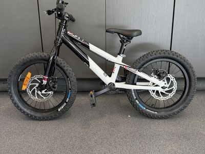 Commencal Ramones 16 inch kids mountain bike - Good Condition
