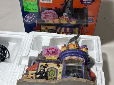 Lemax Spooky Town Signature Collection Wanda's Wicked Cupcakes with Box