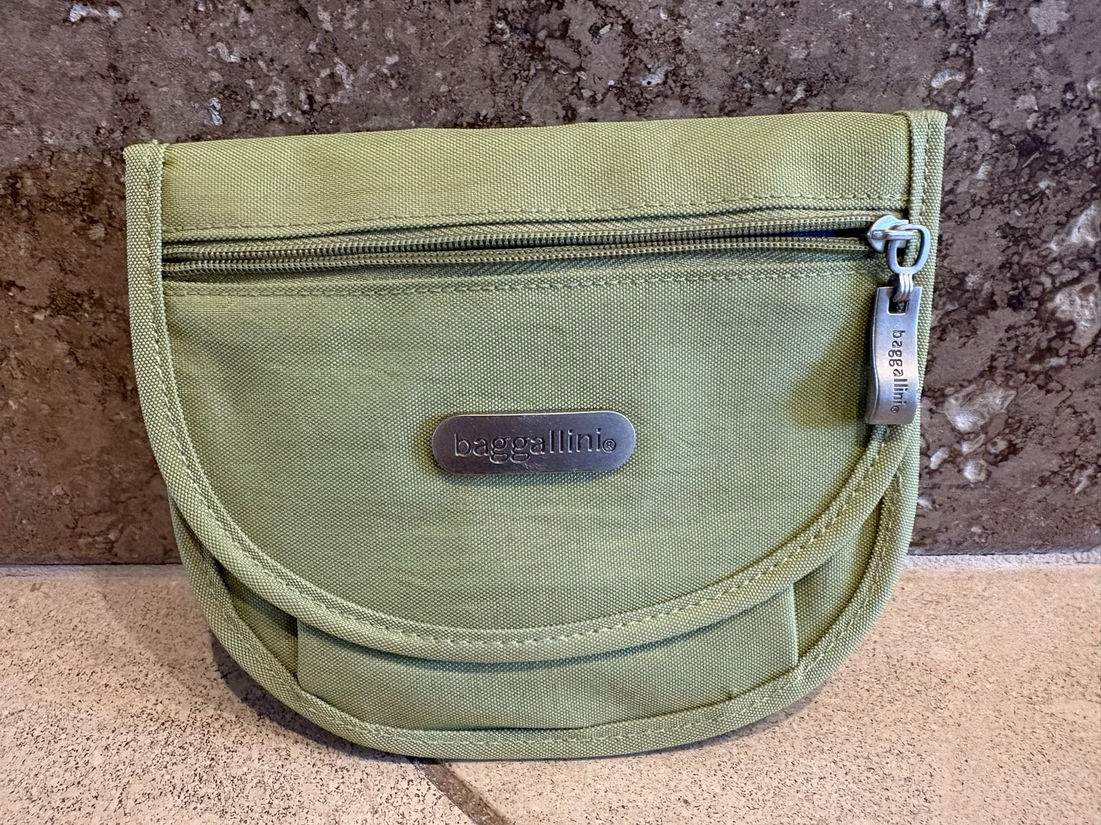 Small Green Baggallini Purse Needs Strap